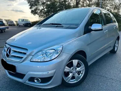 Gebraucht Mercedes B200 140 PS (102 kW) 2010 Silber Van / Kleinbus