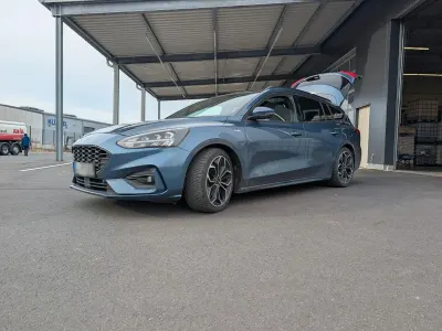 Używany Ford Focus ST-Line 150 KM (110 kW) 2019 Niebieski Sedan/Limuzyna