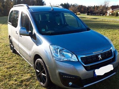 Gebraucht Peugeot Partner Tepee Allure 120 PS (88 kW) 2017 Grau Van / Kleinbus