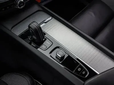 Gebraucht Volvo XC60 R-Design 197 PS (144 kW) 2021 Schwarz SUV