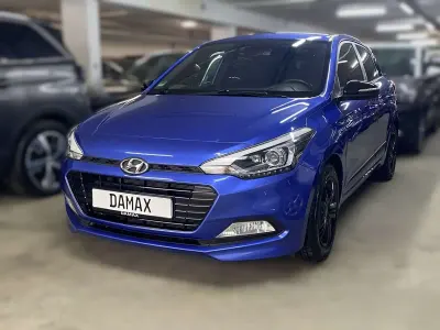 Gebraucht Hyundai i20 Passion Plus 84 PS (61 kW) 2018 Champion blue / met Kleinwagen