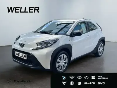 Neu Toyota Aygo X Business Edition 72 PS (52 kW) 2025 Weiss SUV