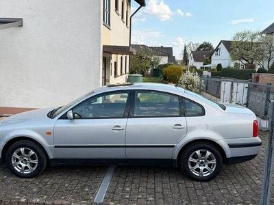 Second-hand VW Passat 101 CP (74 kW) 1997 Argintiu Berlinǎ
