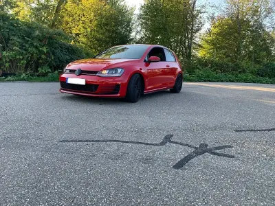Używany VW Golf VII GTI 220 KM (161 kW) 2017 Czerwony Sedan/Limuzyna