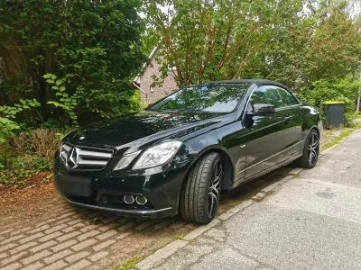 Gebraucht Mercedes E220 170 PS (125 kW) 2011 Schwarz Cabrio