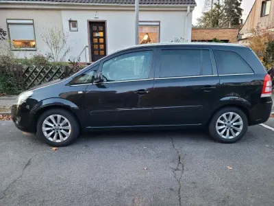 Gebraucht Opel Zafira Family 140 PS (102 kW) 2013 Schwarz Van / Kleinbus
