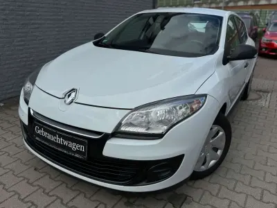 Gebraucht Renault Mégane III Authentique 101 PS (74 kW) 2013 Gletscherweiss Limousine