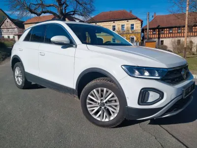 Second-hand VW T-Roc Life 110 CP (80 kW) 2023 Alb SUV