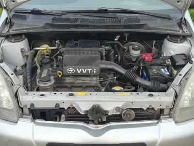Gebraucht Toyota Yaris 68 PS (50 kW) 2003 Silber Limousine
