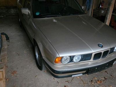 Gebraucht BMW 535 211 PS (155 kW) 1992 Gold Limousine
