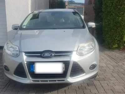 Gebraucht Ford Focus Trend 125 PS (91 kW) 2012 Silber Limousine