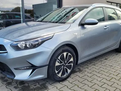 Gebraucht Kia Ceed Sportswagon Gold 140 PS (102 kW) 2025 Lunarsilber Kombi