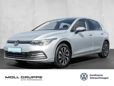 Usata VW Golf VIII Active 131 CV (96 kW) 2022 Argento Berlina