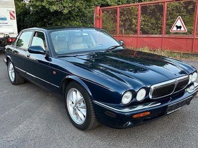 Jaguar XJ8