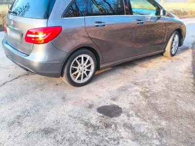 Gebraucht Mercedes B180 Sport 109 PS (80 kW) 2013 Grau Van / Kleinbus