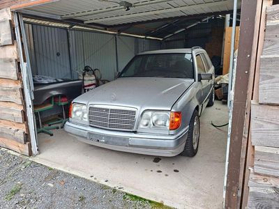 Silber Gebraucht 1994 Mercedes E250 Kombi | 4.000 €
