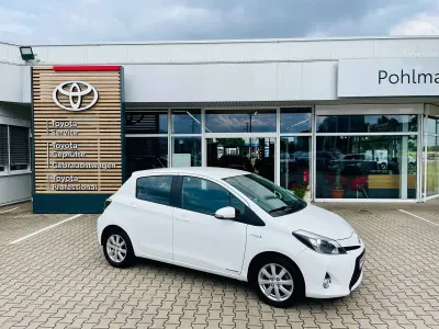 Gebraucht Toyota Yaris Hybrid Life 101 PS (74 kW) 2013 Super white 2 Kleinwagen
