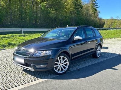 Begagnad Skoda Octavia Scout 184 HK (135 kW) 2014 Svart Kombi