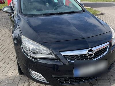 Gebraucht Opel Astra 165 PS (121 kW) 2011 Schwarz Kombi