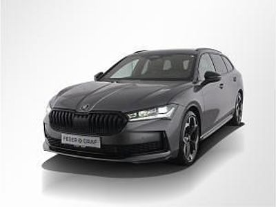 Neu Skoda Superb SportLine 193 PS (141 kW) 2026 Grau (graphitegrau metallic) Kombi