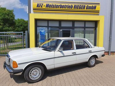 Gebraucht Mercedes 200 109 PS (80 kW) 1982 Weiss Limousine