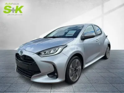 Neu Toyota Yaris Style 131 PS (96 kW) 2025 Shimmering silver metallic Kleinwagen