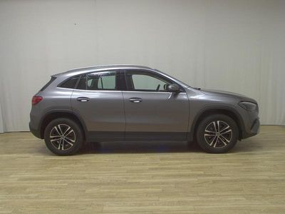 Gebraucht Mercedes GLA180 116 PS (85 kW) 2023 Mountaingrau  met. (metallic) SUV