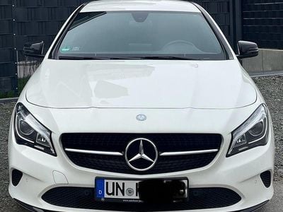Gebraucht Mercedes CLA180 Shooting Brake 122 PS (89 kW) 2016 Weiß Kombi
