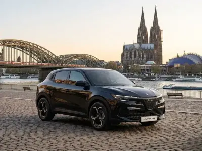 Neu Alfa Romeo Junior Ti 114 kW (156 PS) 2026 Schwarz SUV