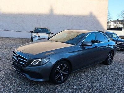 Gebraucht Mercedes E220 194 PS (142 kW) 2020 Selenitgrau  metalliclack (metallic) Limousine