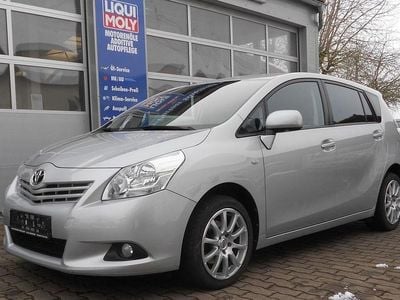 Gebraucht Toyota Verso Life 147 PS (108 kW) 2011 Silber Van / Kleinbus