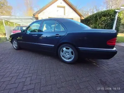 Gebraucht Mercedes E230 Elegance 150 PS (110 kW) 1996 Blau Limousine