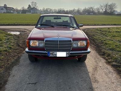 Gebraucht Mercedes 280 150 PS (110 kW) 1979 Rot