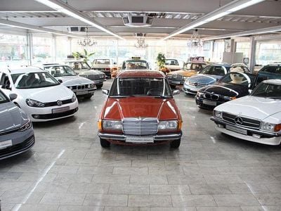 Gebraucht Mercedes 200 60 PS (44 kW) 1982 Orange Limousine