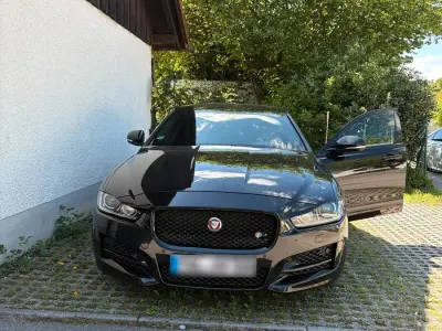 Używany Jaguar XE R-Sport 180 KM (132 kW) 2018 Czarny Sedan/Limuzyna