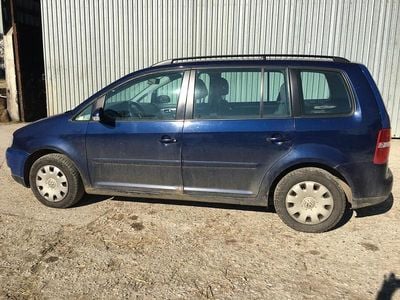 Second-hand VW Touran 105 CP (77 kW) 2005 Albastru Monovolum