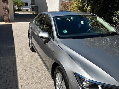 Second-hand VW Passat 120 CP (88 kW) 2015 Argintiu Berlinǎ
