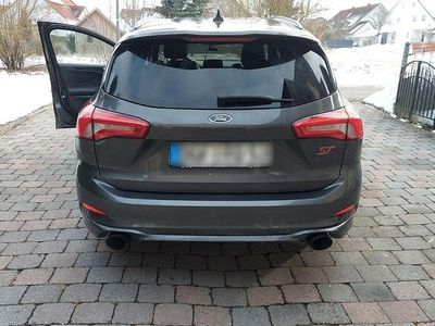 Grau Gebraucht 2020 Ford Focus ST Kombi | 19.000 € (Guter Preis)
