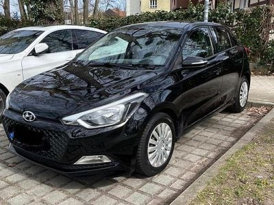 Gebraucht Hyundai i20 75 PS (55 kW) 2016 Schwarz Kleinwagen