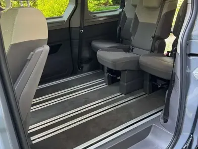 Gebraucht VW Multivan Life 150 PS (110 kW) 2023 Grau Van / Kleinbus