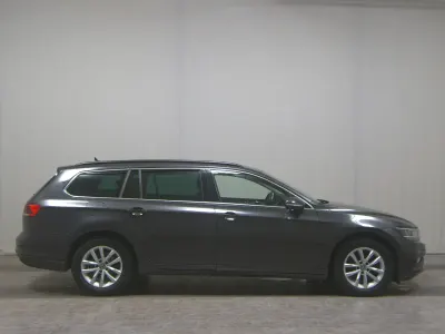 Gebraucht VW Passat Business 150 PS (110 kW) 2023 Mangangrau metallic Kombi