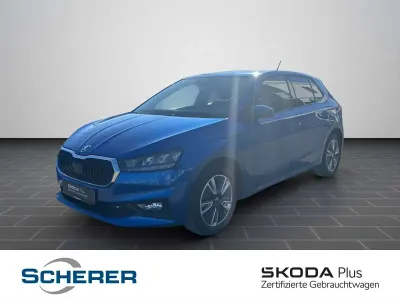 Gebraucht Skoda Fabia Ambition 95 PS (69 kW) 2022 Raceblau metallic (metallic) Kleinwagen