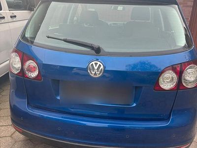 Second-hand VW Golf IV 105 CP (77 kW) 2005 Albastru Berlinǎ