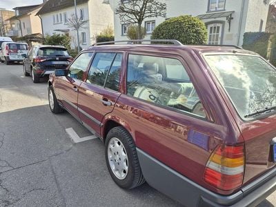 Gebraucht Mercedes 300 113 PS (83 kW) 1987 Rot Kombi