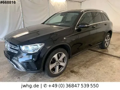 Używany Mercedes GLC300e 320 KM (235 kW) 2020 Czarny SUV