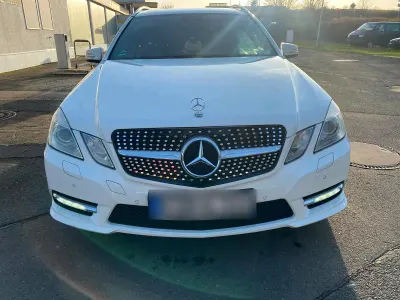 Gebraucht Mercedes E220 AMG line 170 PS (125 kW) 2013 Weiß Kombi