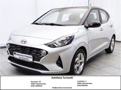 Gebraucht Hyundai i10 84 PS (61 kW) 2023 Sleek silver/ phantom black / Kleinwagen