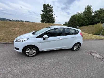 Gebraucht Ford Fiesta Trend 80 PS (58 kW) 2016 Weiß Kleinwagen