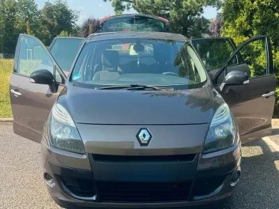 Gebraucht Renault Scénic III 140 PS (102 kW) 2010 Braun Van / Kleinbus