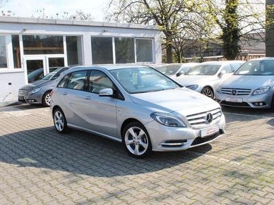 Gebraucht Mercedes B180 122 PS (89 kW) 2012 Silber Van / Kleinbus